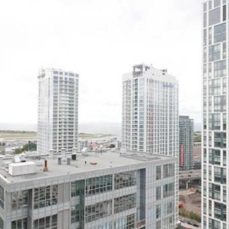 N2N Suites - Downtown Lake & City View Apartments Торонто Екстериор снимка