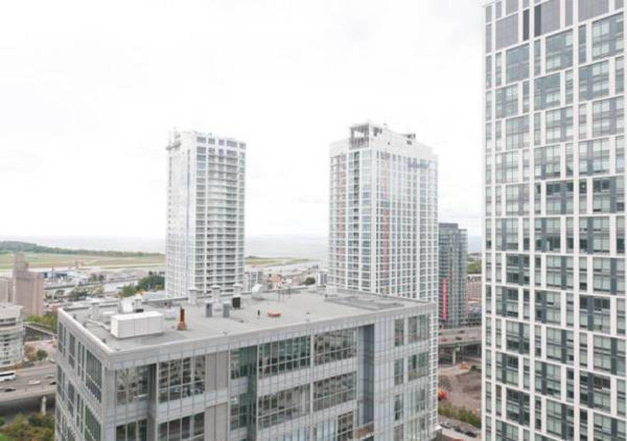 N2N Suites - Downtown Lake & City View Apartments Торонто Екстериор снимка