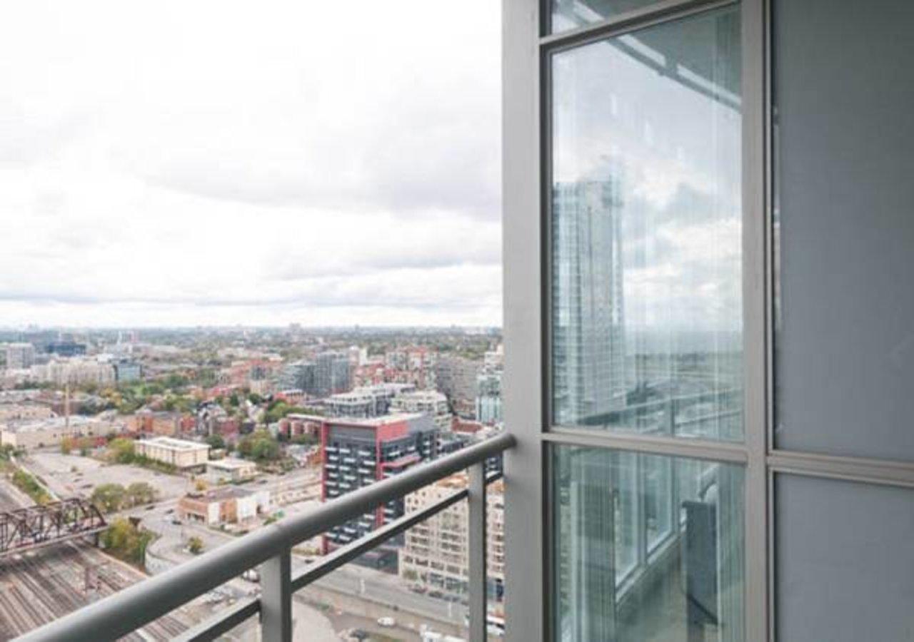 N2N Suites - Downtown Lake & City View Apartments Торонто Екстериор снимка
