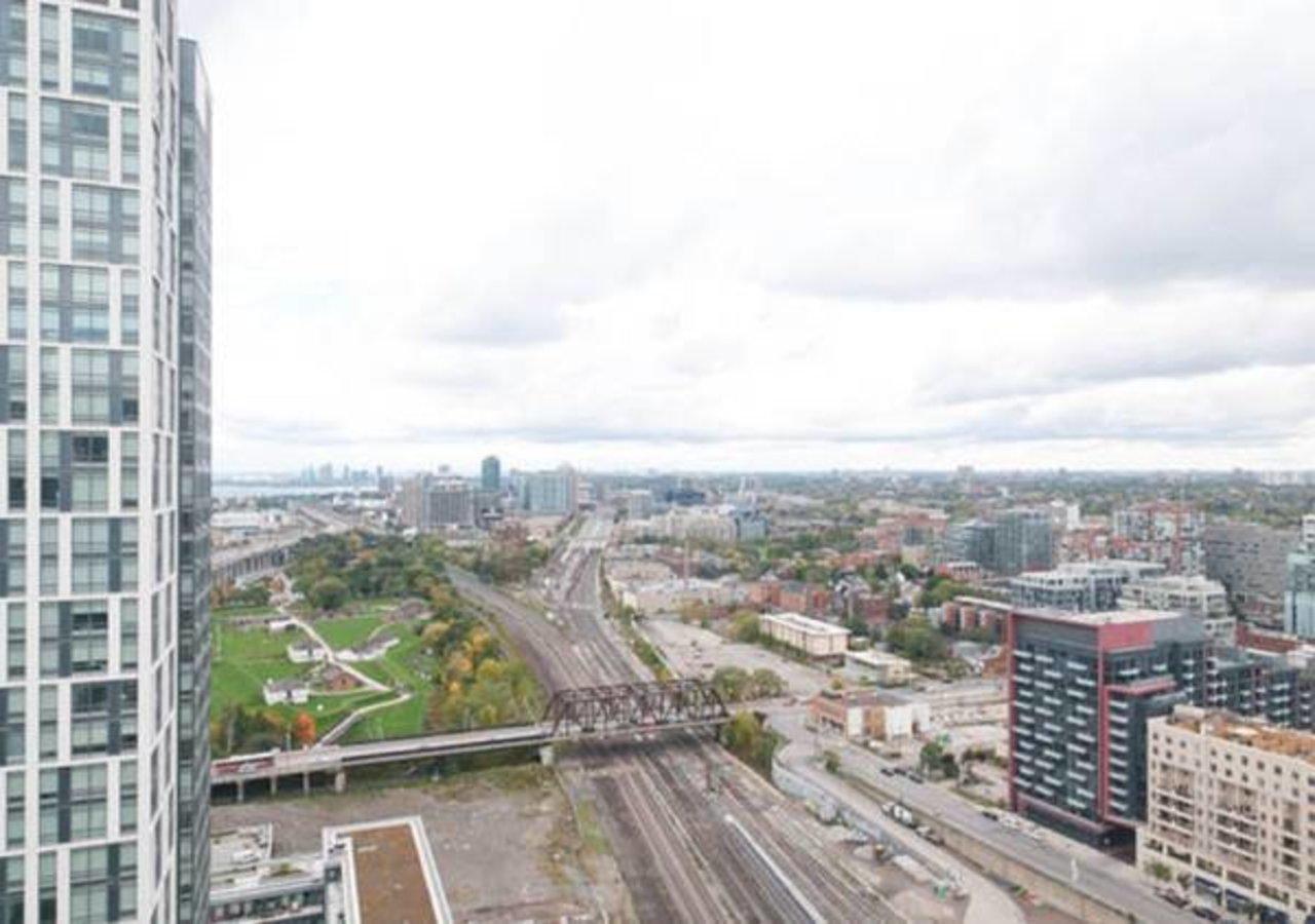 N2N Suites - Downtown Lake & City View Apartments Торонто Екстериор снимка
