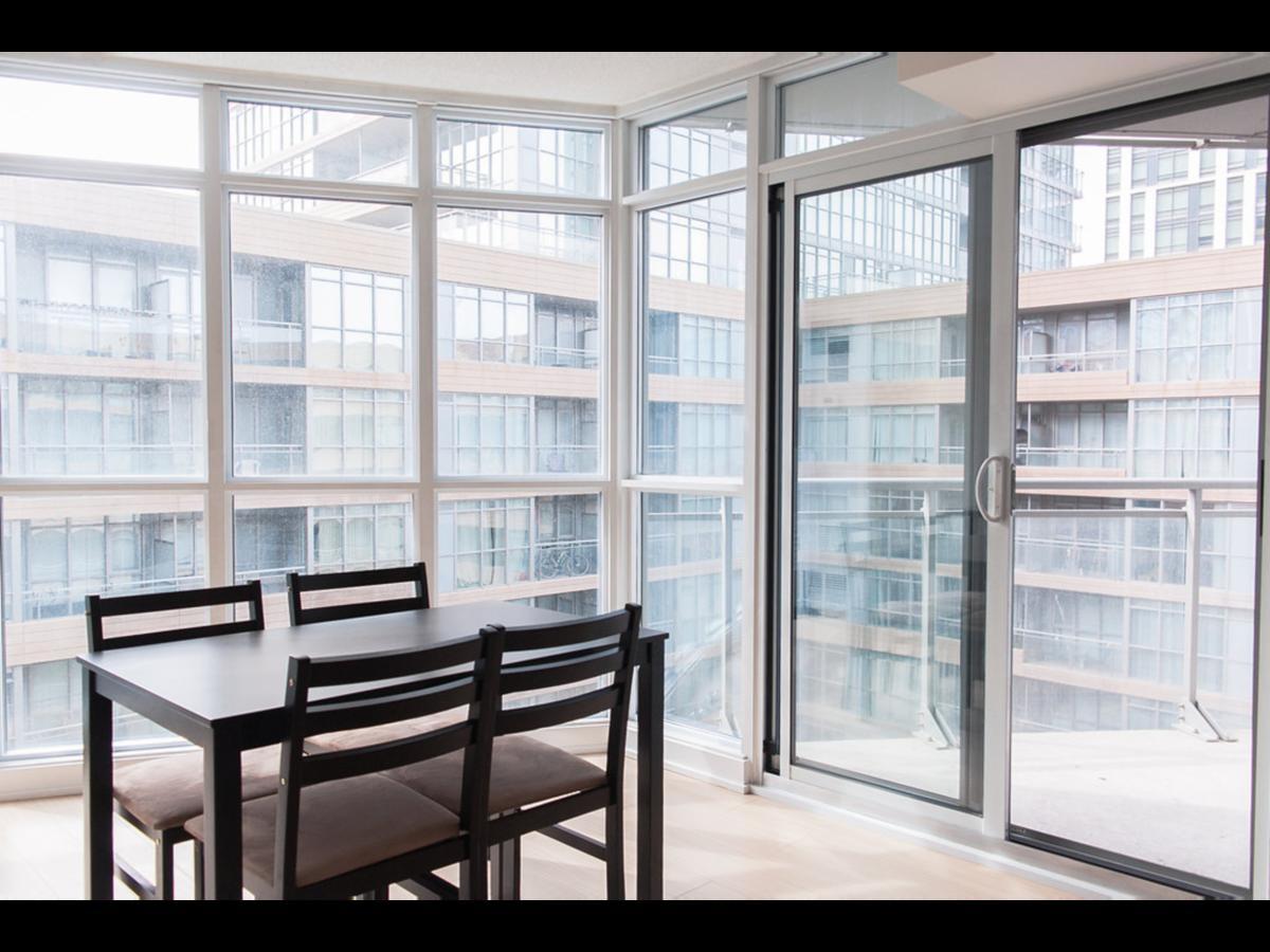 N2N Suites - Downtown Lake & City View Apartments Торонто Екстериор снимка