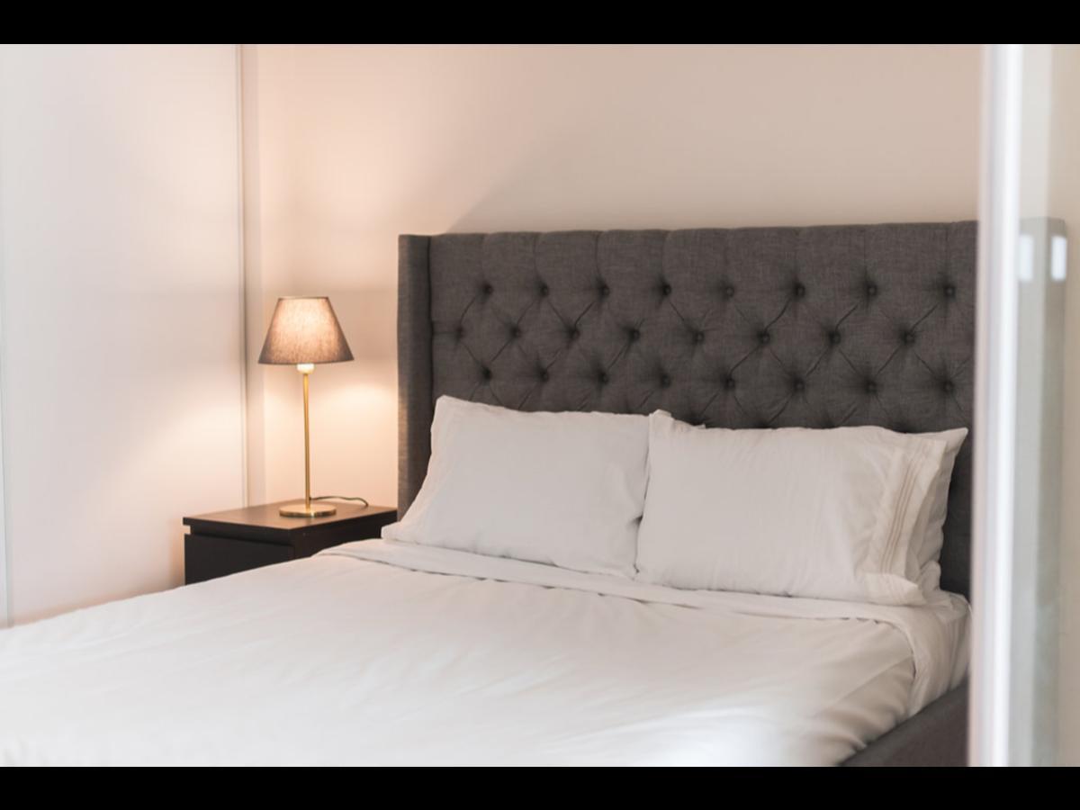 N2N Suites - Downtown Lake & City View Apartments Торонто Екстериор снимка