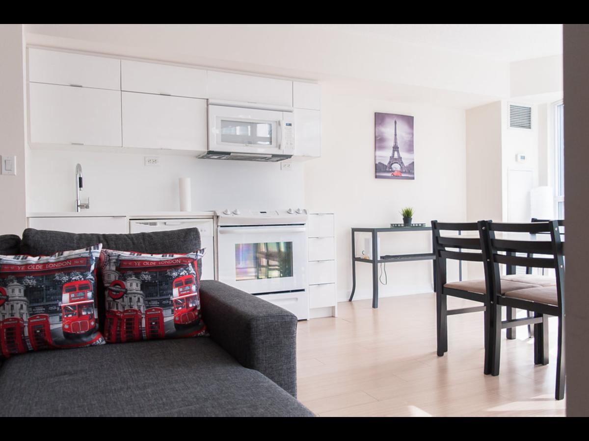 N2N Suites - Downtown Lake & City View Apartments Торонто Екстериор снимка