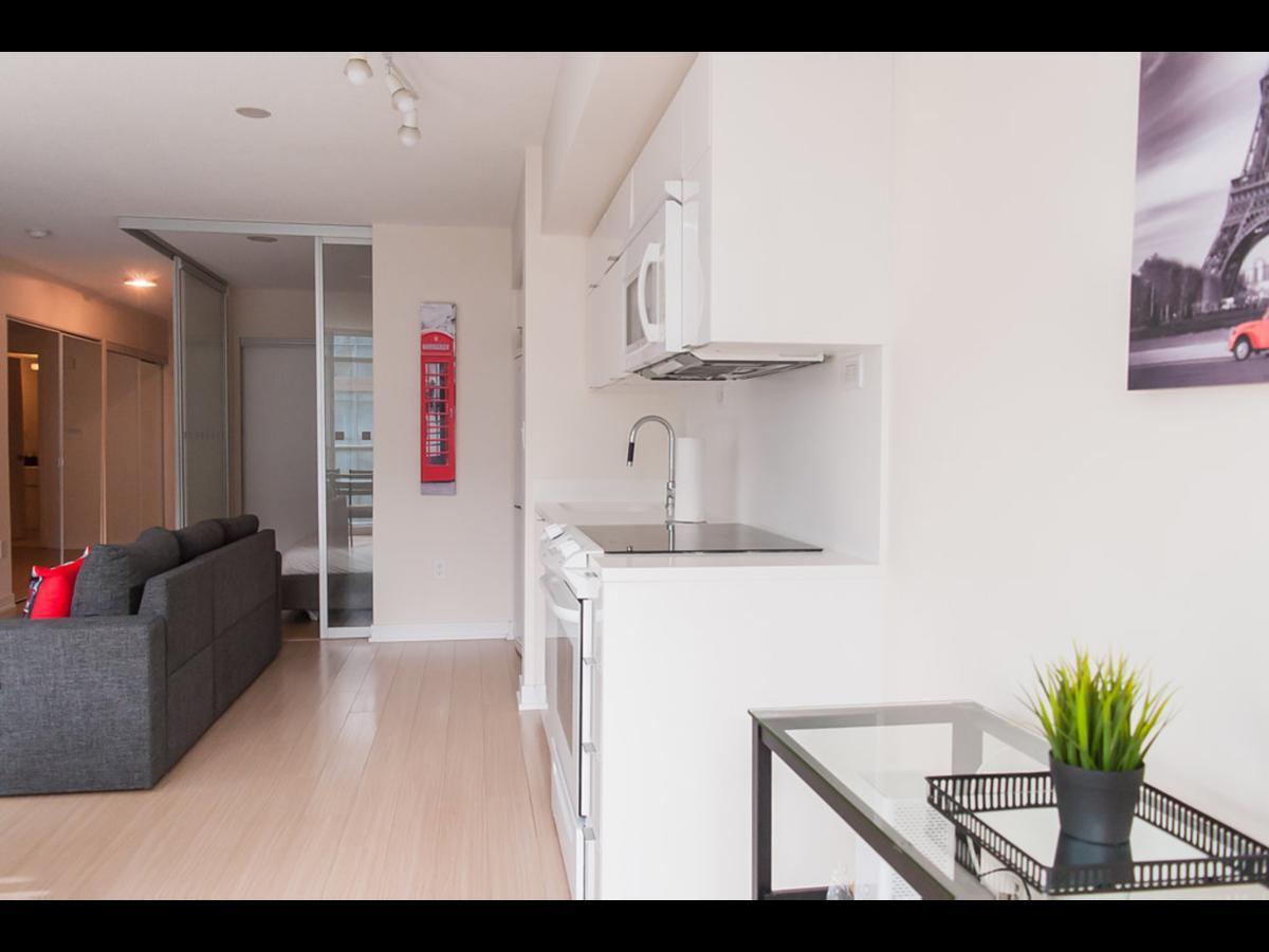 N2N Suites - Downtown Lake & City View Apartments Торонто Екстериор снимка
