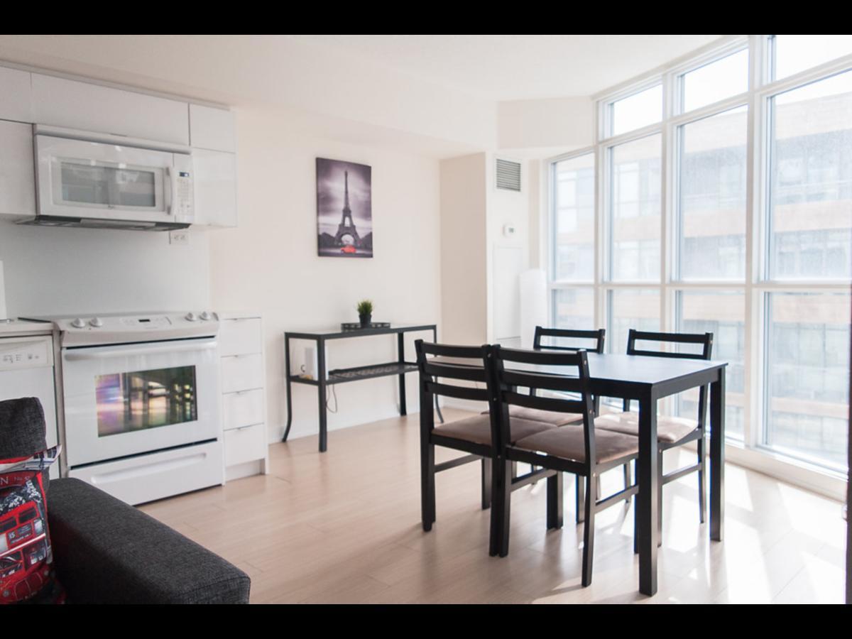 N2N Suites - Downtown Lake & City View Apartments Торонто Екстериор снимка