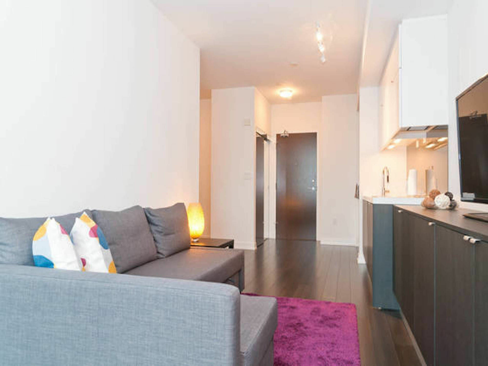 N2N Suites - Downtown Lake & City View Apartments Торонто Екстериор снимка